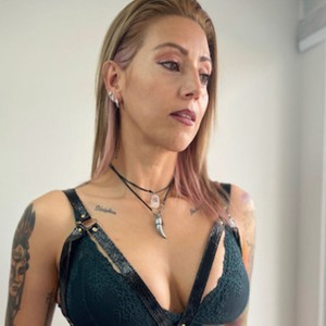 Cam girl AntoniaVillamiza