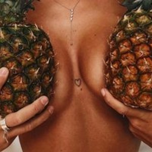 Cam girl DirtyMona