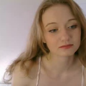 girlsupnorth.com cute_kitti livesex profile in skinny cams