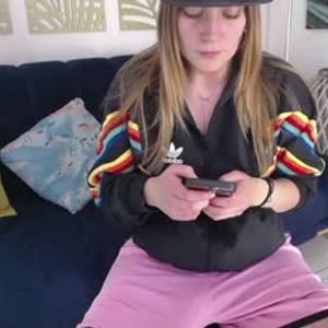 pornos.live hat_girl livesex profile in Cuckold cams