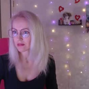 girlsupnorth.com luckcristal livesex profile in slim cams