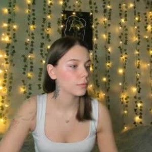girlsupnorth.com mia_com livesex profile in teen cams