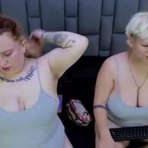 sleekcams.com miaandmolly_ livesex profile in Lesbians cams