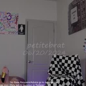 girlsupnorth.com petitebrat livesex profile in squirt cams