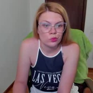 livesex.fan saucy_lips livesex profile in squirt cams