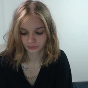 sleekcams.com vivien_slender livesex profile in teen cams