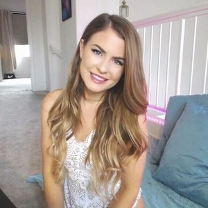 girlsupnorth.com Emma____ livesex profile in slim cams