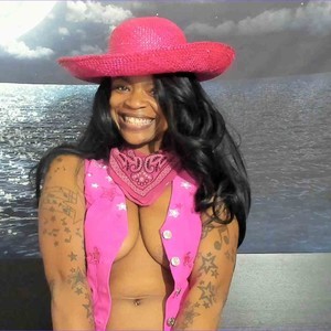 Yummybrownfox's MyFreeCams show and profile