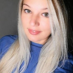 Alma68's MyFreeCams show and profile