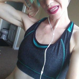 LaurelleBee's MyFreeCams show and profile