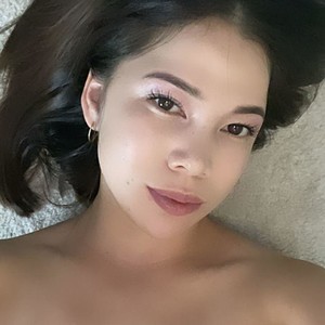 L1yaa's MyFreeCams show and profile