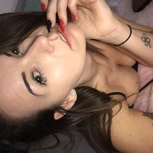 girlsupnorth.com Lolacamgirl livesex profile in busty cams