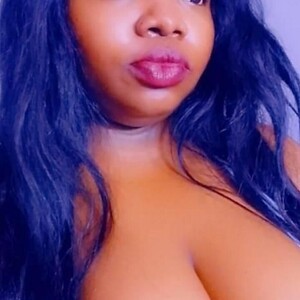 DEVINEBOOBS's MyFreeCams show and profile