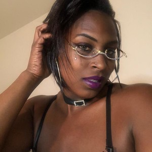 JUICYNPINK's MyFreeCams show and profile