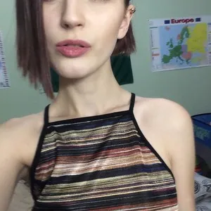 Zoe4you from myfreecams