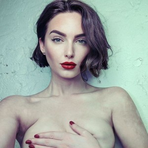 sleekcams.com Red_Lips_Girl livesex profile in slim cams