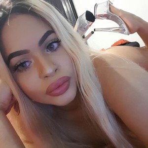 IngenueXO's MyFreeCams show and profile