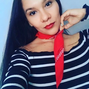 karolaine_20 myfreecams