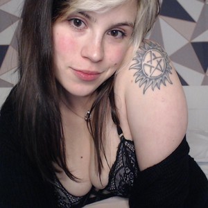 nude webcam chatroom Ellaburton