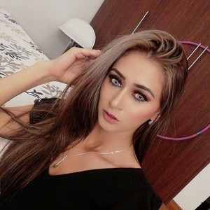 netcams24.com Oliviaxnakedd livesex profile in group sex cams