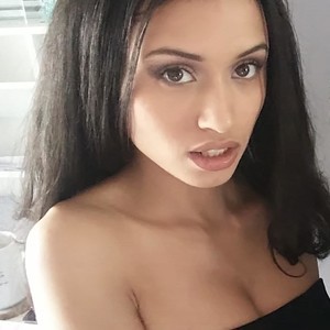 Cherrylolaa's MyFreeCams show and profile