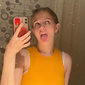 SweetMilkis's MyFreeCams show and profile