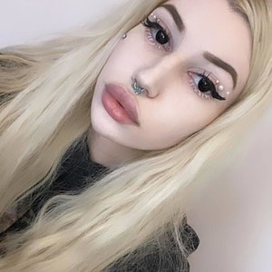 Alison_Moonli's MyFreeCams show and profile