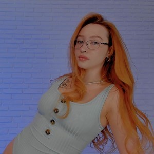 6livesex.com AlexxDay livesex profile in busty cams