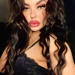 LUXAishax's MyFreeCams show and profile
