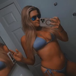 girlsupnorth.com sexymiss28 livesex profile in college cams