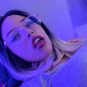 pornos.live ambar_shyshow livesex profile in fetish cams