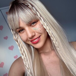 Alissann's MyFreeCams show and profile
