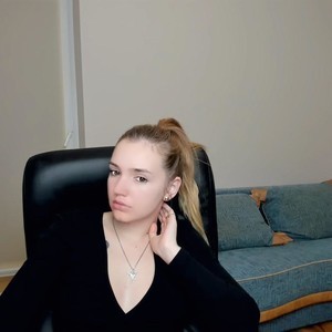 LorenLovex's MyFreeCams show and profile