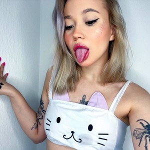 Bella_Jensen's MyFreeCams show and profile