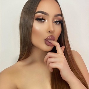 Elisswill's MyFreeCams show and profile