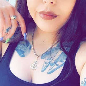 Evasiame's MyFreeCams show and profile