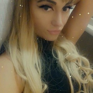 Queen_Poison's MyFreeCams show and profile