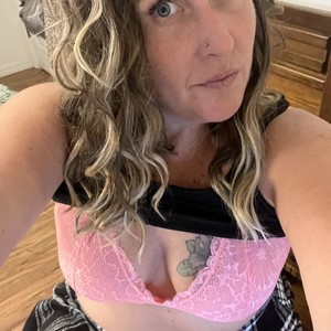 SaSSyGuRLchEL's MyFreeCams show and profile