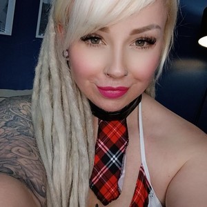 pixieDread's MyFreeCams show and profile
