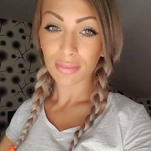 KatBimbo's MyFreeCams show and profile