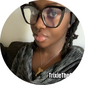girlsupnorth.com TrixieBunny livesex profile in college cams
