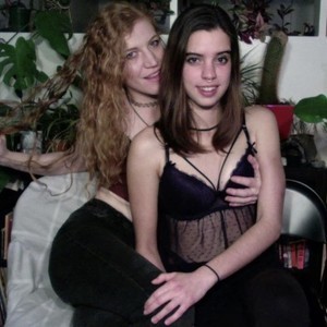 girlsupnorth.com IvyandCharlie livesex profile in Lesbians cams