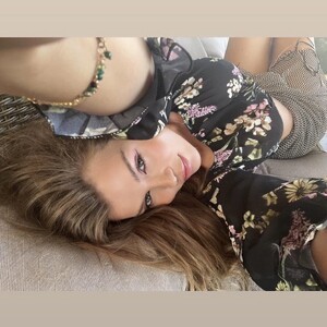 EvelinStar's MyFreeCams show and profile