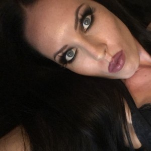 stripchat NikkiEyes webcam profile pic via sexcityguide.com