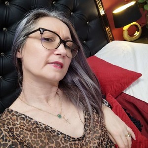 livesex.fan CougarCleo livesex profile in french cams