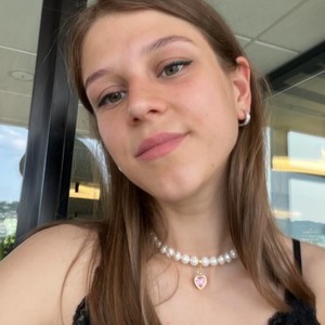 Hot_kitty19's MyFreeCams show and profile