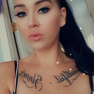 sexcityguide.com Tattedtease29 livesex profile in thick cams