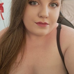 girlsupnorth.com Laylabow livesex profile in busty cams