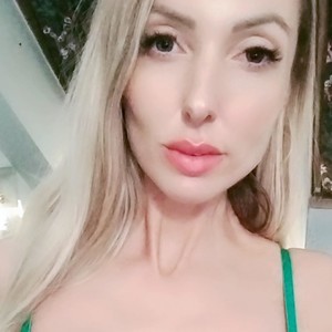 SexyEmila's MyFreeCams show and profile