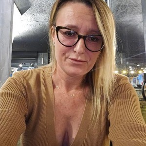 sexcam show Hot Monica
